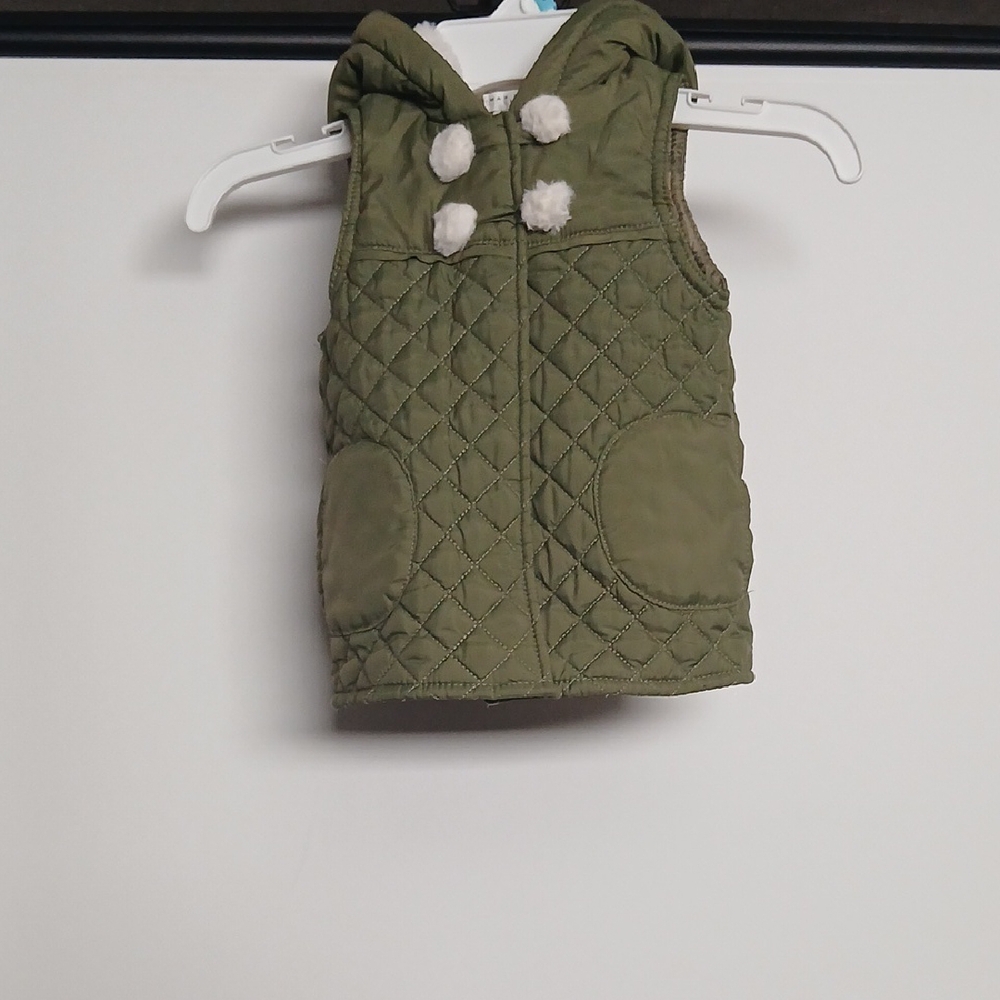 Max Studio Toddler Girls Quilted Olive Puffer Vest Size 2T wkth Hood EUC